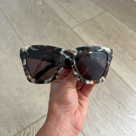 Valley Eyewear Tortoiseshell Sunglasses - Picture 2 of 4